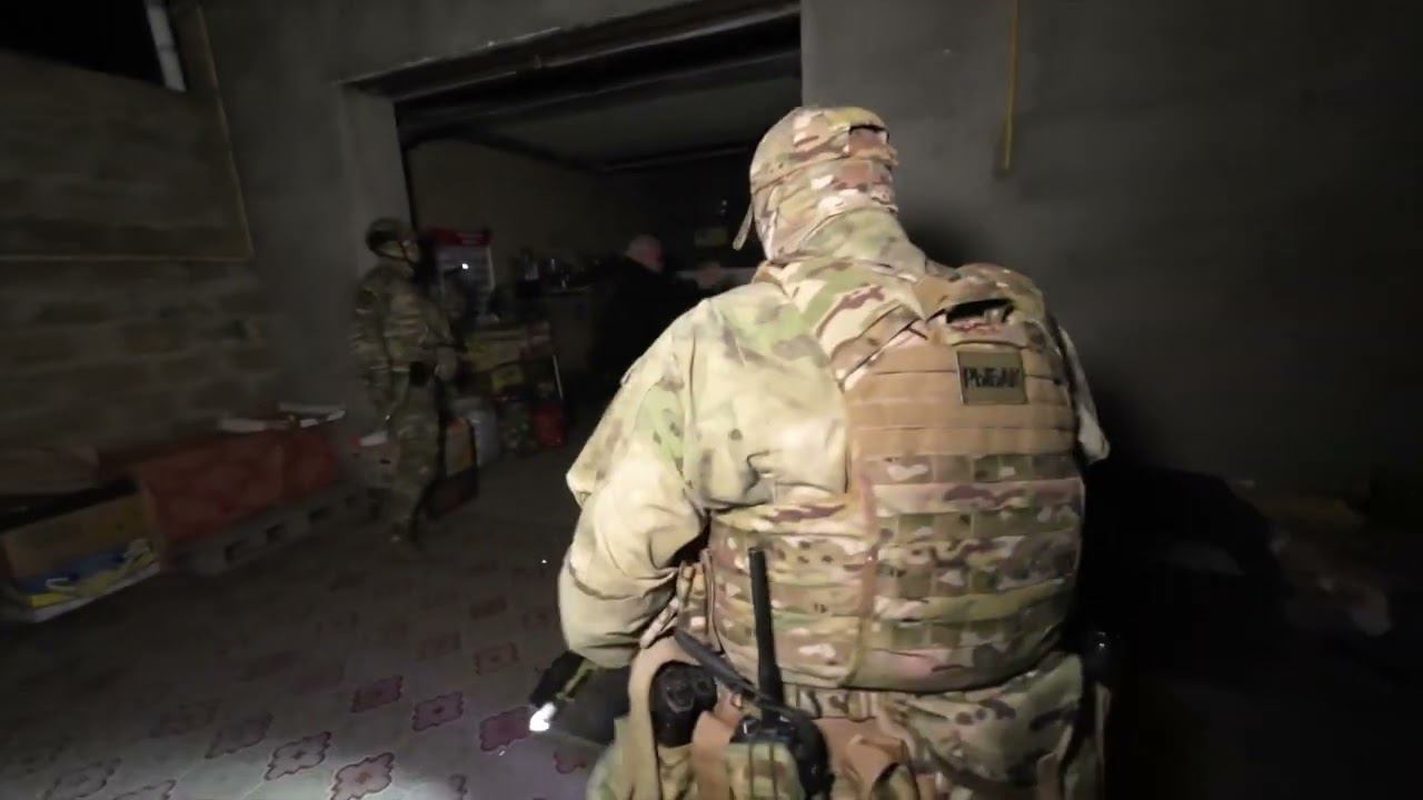 Подозреваемого в участии крымско-татарского нацбатальона задержали в Крыму смотреть онлайн