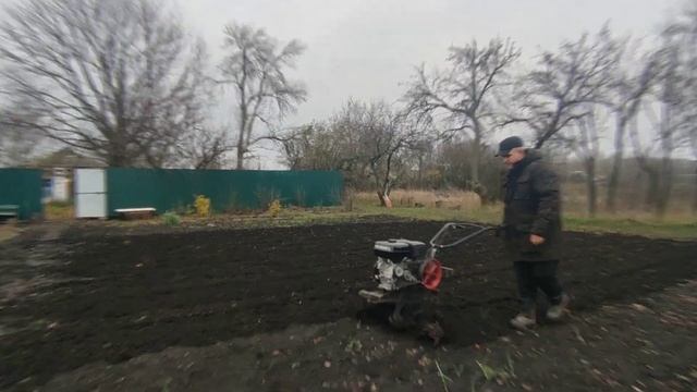 Фрезеровка грядок мотоблоком // закрытие сезона 2022 смотреть онлайн