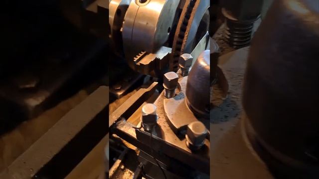 Проточка тормозных дисков. Дедова токарка.