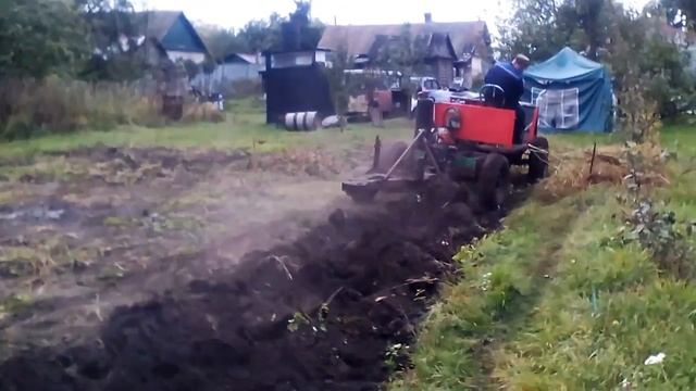 САМОДЕЛЬНЫЙ ТРАКТОР ,,СТиП".ч-2. Первый выезд. Пахота и фрезерование почвы. смотреть онлайн