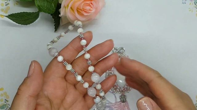 Колье с Перламутром. Колье с кулоном.  Вышитый кулон из бисера. Necklace with a pearl pendant.