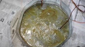 Чистка подковы методом электролиза. Первый опыт.