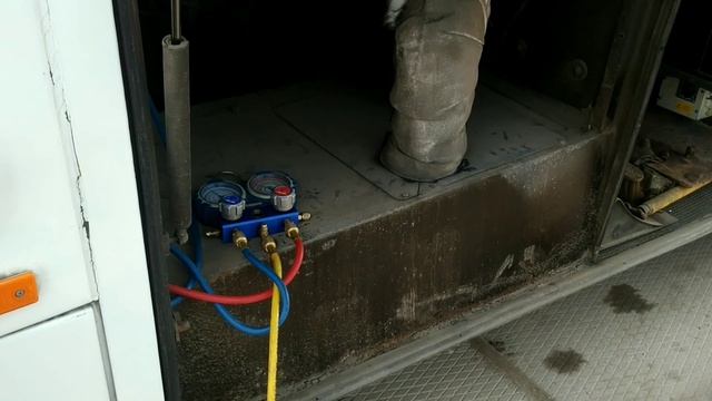 Как и чем подогреть баллон фреона во время заправки!??❄️ смотреть онлайн