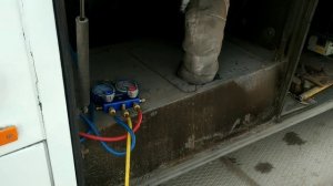 Как и чем подогреть баллон фреона во время заправки!??❄️