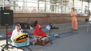 Харе Кришна Харьков кришнаиты поют на улице