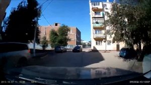 ДТП в жилой зоне. Помеха справа.