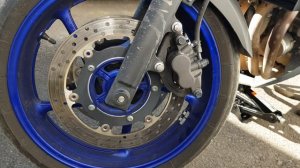 Yamaha XJ6-SA Diversion: как снять переднее колесо