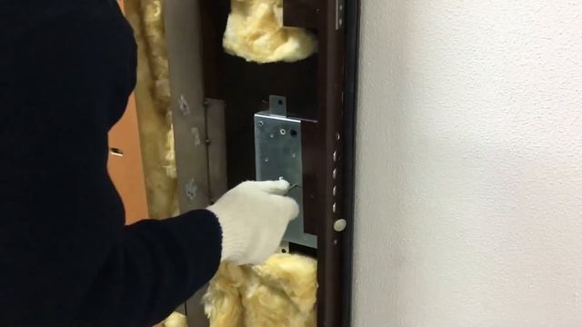 Установка сувальдного замка
