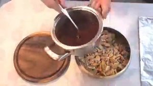 Как сделать шоколадную колбасу  Приготовить шоколадную колбаску   проще некуда!