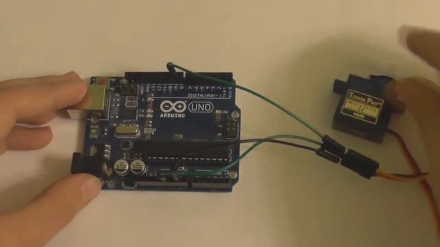 Как управлять сервоприводом с помощью Arduino. Уроки Arduino.