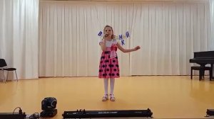 Зарина Галлямова ,7 лет ,г.Бавлы.Песня "Мамочка милая, мама моя"