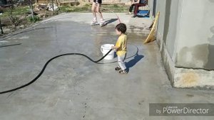 Залили двор бетоном!!!Красота теперь!!!Вкусный завтрак,ужин!!! Витёк моет полы!!!