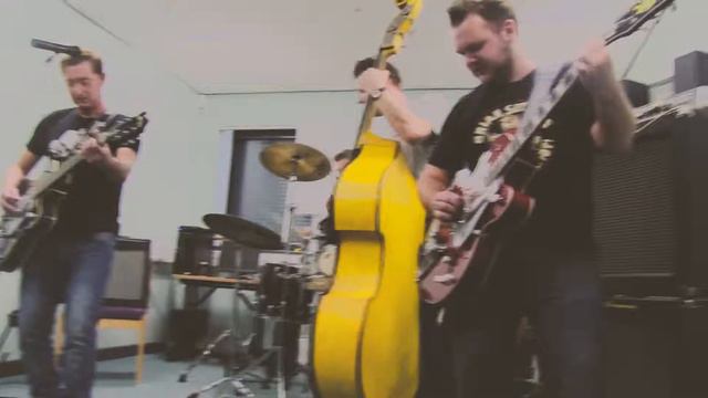 Runaway Boys - Stray Cats Cover - Live at Acacia Radio 17/02/18 смотреть онлайн