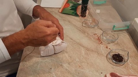 КАК ПРАВИЛЬНО ЗАСОЛИТЬ САЛО! СУХОЙ ПОСОЛ САЛА. Украинский рецепт засолки САЛА.