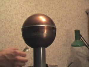 Генератор Ванд-де-Граафа, Experiments with Van de Graaf generator and foil
