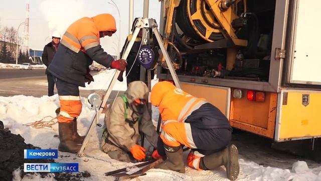 Коммунальщики просят кемеровчан перестать использовать канализацию как мусоропровод