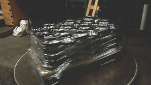 Как упаковать паллеты с фланцами перед отправкой клиенту? Знает ПОВЕЛИТЕЛЬ ПЛЕНКИ. Склад ОНИКС