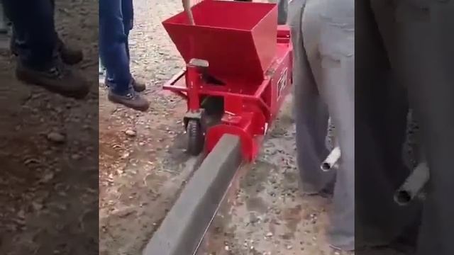 Укладка бордюра бетоноукладчиком