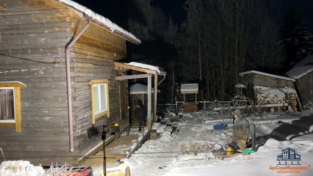 ЧТО БУДЕТ ЕСЛИ НЕ СДЕЛАТЬ  УКОСИНЫ НА ВИНТОВЫХ СВАЯХ ?! ВЫРАВНИВАЕМ ФУНДАМЕНТ ВМЕСТЕ С ДОМОМ !