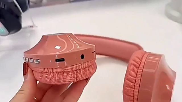 Бездротові дитячі навушники з котячими вушками з підсвічуванням, з Micro SD, з FM смотреть онлайн