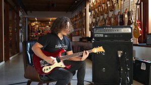 Why so many Rockstars picked up Mosrite guitars /// 1964 Mosrite Ventures & 1976 Ampeg V-4