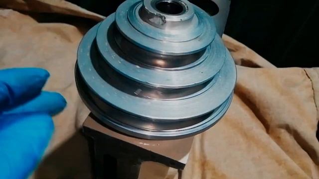 2М112. Запрессовка шкива привода шпинделя на шлицевую втулку сверлильной бабки (г.Бобров) смотреть онлайн