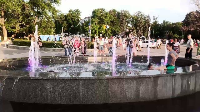 ДЕНЬ МОЛОДЁЖИ В КРАМАТОРСКЕ 27.06.2021 смотреть онлайн