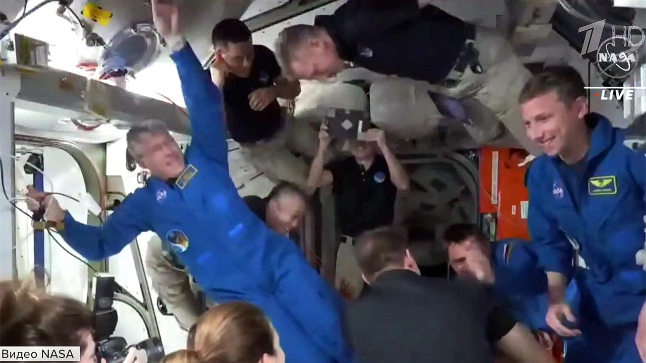 ушедшие в 2023 первый канал. ушедшие в 2023 первый канал. ушедшие в 2023 первый канал. борт самолета. ушедшие в 2023 первый канал.