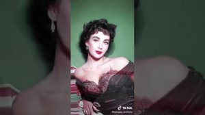 Радуга - так называется эта песня , исполняемая  Адриано Челентано.