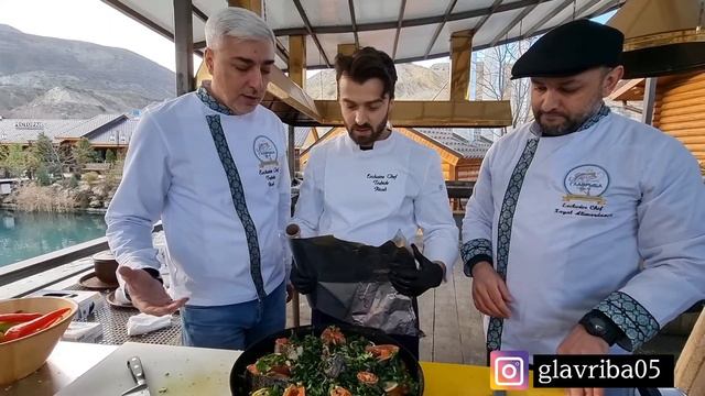 ФОРЕЛЬ с овощами и БАРАНИНА по-кавказски в уютном ресторане «Главрыба» на берегу реки Сулак.