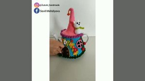 Вязанный грелка домик для чайника.