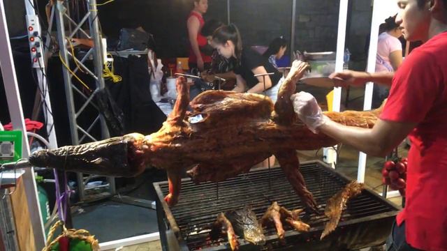 крокодил как их есть  crocodile how to eat them in Thailan is allowed смотреть онлайн