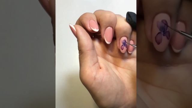 Дизайн ногтей цветы. Ирис акварелью. Маникюр. смотреть онлайн