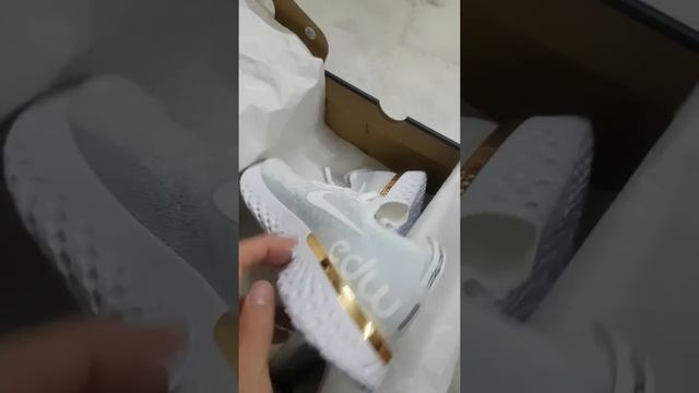 Unboxing Experience for Nike ID Epic React Flyknit смотреть онлайн