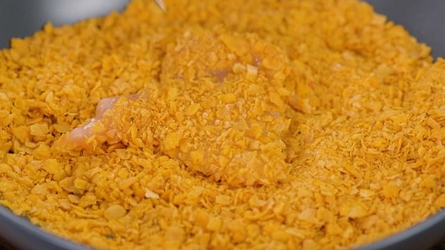 Куриное филе в панировке из кукурузных хлопьев с хрустящей корочкой или наггетсы из духовке смотреть онлайн