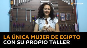 Esta es la primera y por ahora la única mujer mecánica de Egipto con su propio taller