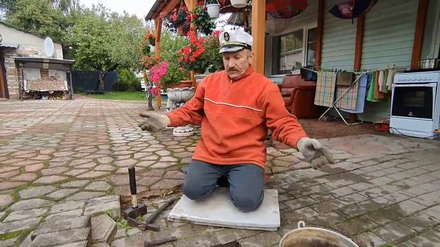 ЖЕНА КОПАЕТ ОГОРОД А Я ЗАНИМАЮСЬ СТРОИТЕЛЬСТВОМ ТРОТУАРА ВОЗЛЕ ДОМА . НАШ САД 18 СЕНТЯБРЯ 2022 . смотреть онлайн