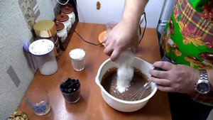 Готовим шоколадную шарлотку с орехами и черносливом! Вкусно и быстро!