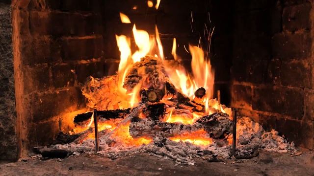 Autumn Fireplace ? The soothing sounds of a crackling fire can especially help you fall asleep. смотреть онлайн