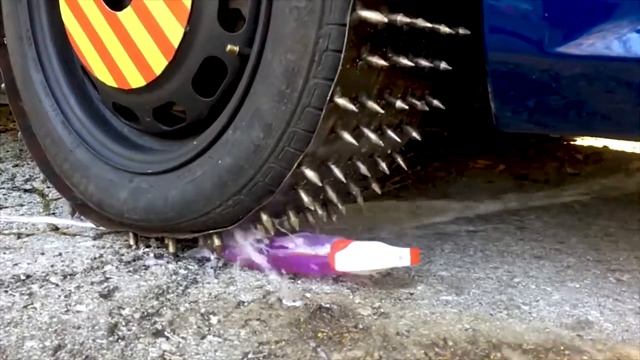 ЭКСПЕРИМЕНТ ШИПНЫЙ АВТОМОБИЛЬ ШИНЫ против Банок Пепси Желе Кока-Кола смотреть онлайн