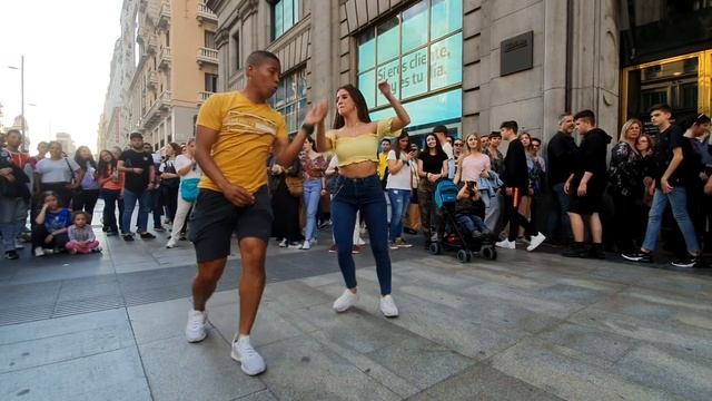 OFREZCO  bailar SALSA la música une a las personas ?