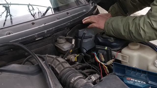 ЗАМЕНА РАСШИРИТЕЛЬНОГО БАЧКА ВАЗ 2112 НА ПРИОРОВСКИЙ. Как поменять расширительный бачок. смотреть онлайн