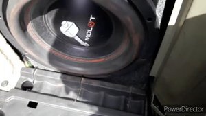 Встоенный сабвуфер на BMW X5 e53