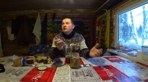 Живу в тайге. Готовим хариуса в горшочке в печи. Зимний день в избе. Рыбалка на хариуса.