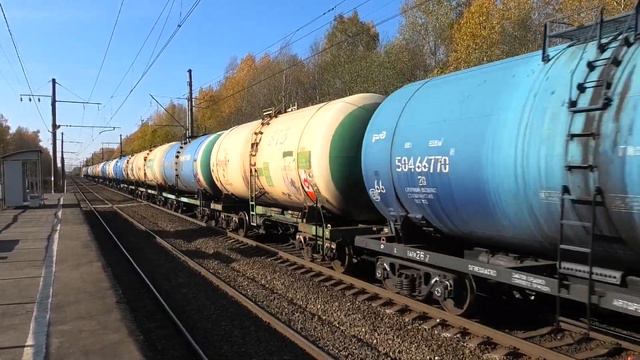 2ЭС4К-013 "Дончак" с грузовым поездом следует через о.п. Русановская смотреть онлайн