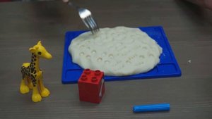 Мария Калягина. Лепка из солёного теста . Гусеница.