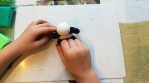 Как слепить из воздушного пластилина панду?