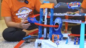 Mainan Trek Mobil Terpanjang Metal Machines Gorilla Rampage Garage Playset