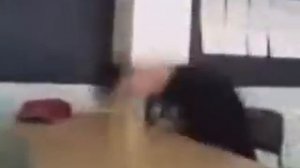 Пацан бьется головой об стол под инстасамку. Его легко понять.