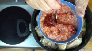 КУРИЦА , ТУШЕННАЯ В ТОМАТНОМ СОУСЕ